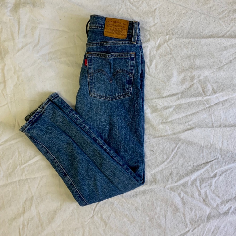 LEVIS LEVI STRAUSS Wedgie Medium Wash Jeans